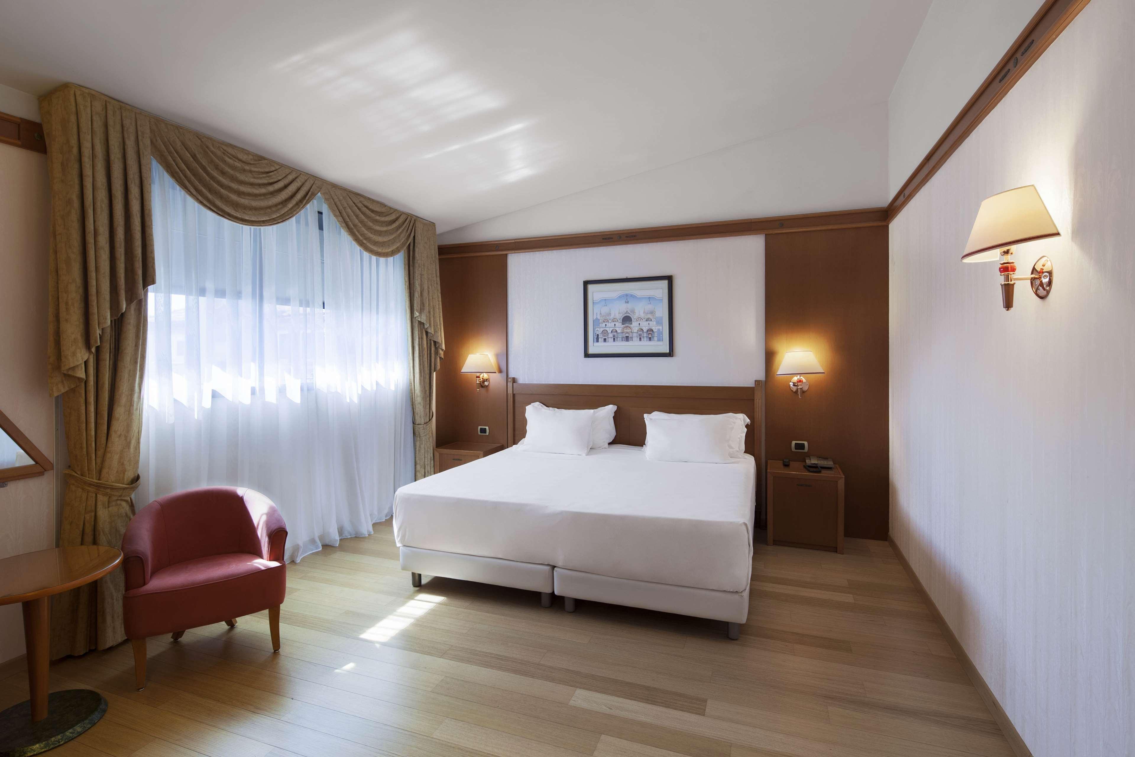 Hotel Nh Ravenna Esterno foto